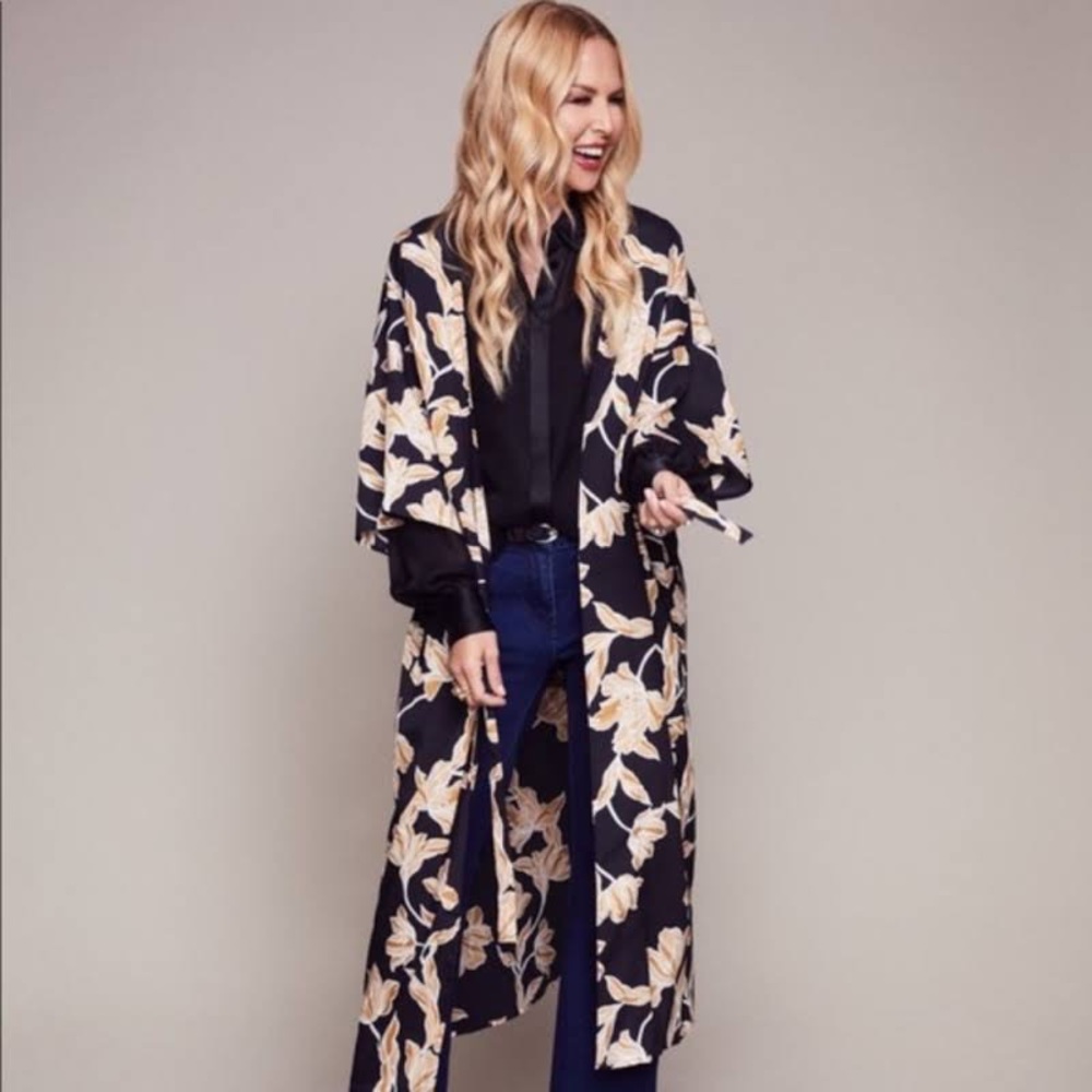 Maison Du Soir Black Floral Kimono Robe - image 1